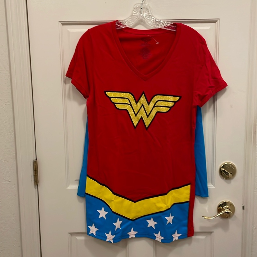 Wonder Woman costume tee with detachable cape, junior size XXL